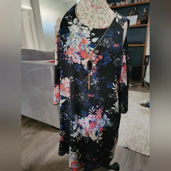 Lily Rose Black and White Floral Dress. Size Medium - Picture 1 of 7